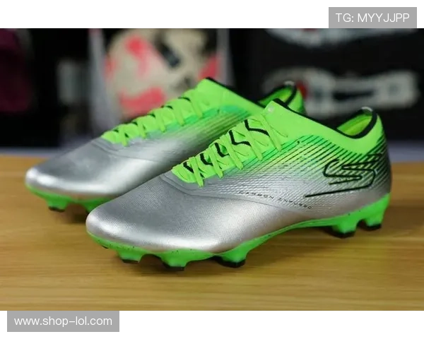 足球球星专属鞋款价格揭秘不同品牌与签名鞋背后的价值差异 足球球星专属鞋款价格揭秘不同品牌与签名鞋背后的价值差异