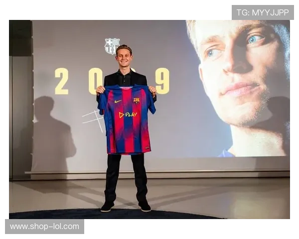 足球球星时尚穿搭解析展现赛场外独特魅力与潮流风格 足球球星时尚穿搭解析展现赛场外独特魅力与潮流风格